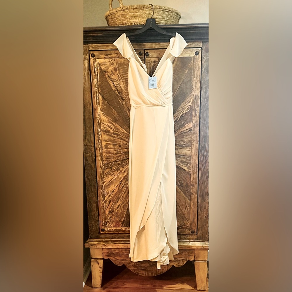 David’s Bridal Size 4 champagne chiffon sweet heart bridesmaid dress